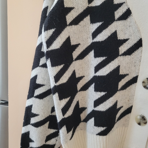 Loft Houndstooth Button Up Cardigan - Picture 4 of 5